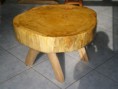 Mesa de centro com prancha maciça envernizada 4140